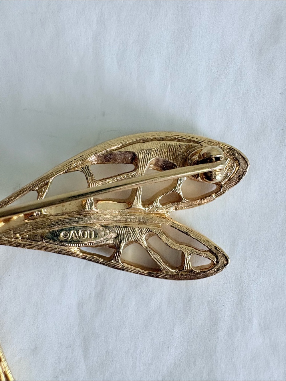 Avon Gold Tone Dragonfly Brooch Green Enamel Wings, Pink Stone & Pearl Tassel - Picture 8 of 8